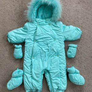 Baby snowsuit fits around 6-12 month (74cm)